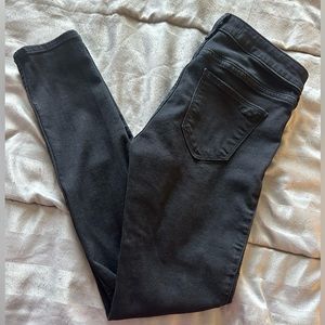 Hollister low rise jean legging. Size 5R. W27 L28